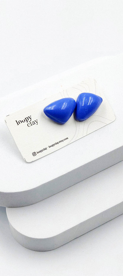 Orecchini bombati bottone triangolo