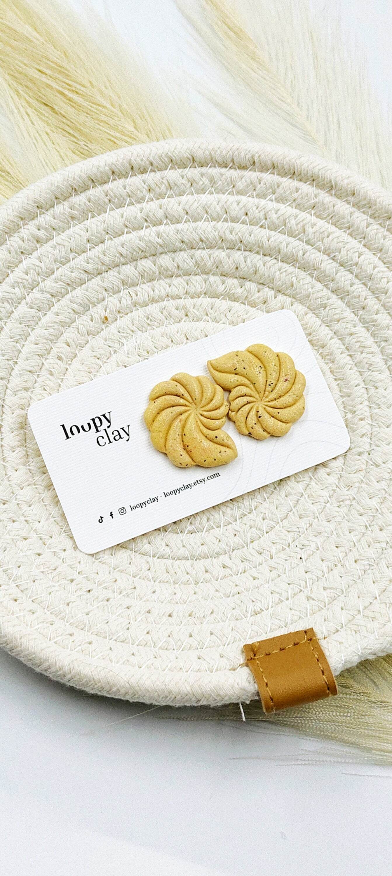 Orecchini Conchiglia a Clip, leggeri pratici e minimal chic - Loopy Clay