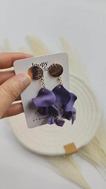 Orecchini eleganti a Fiore: Un Tocco di Natura Elegante per Ogni Donna. Fascino eleganza e leggerezza per questi orecchini mai fuori moda