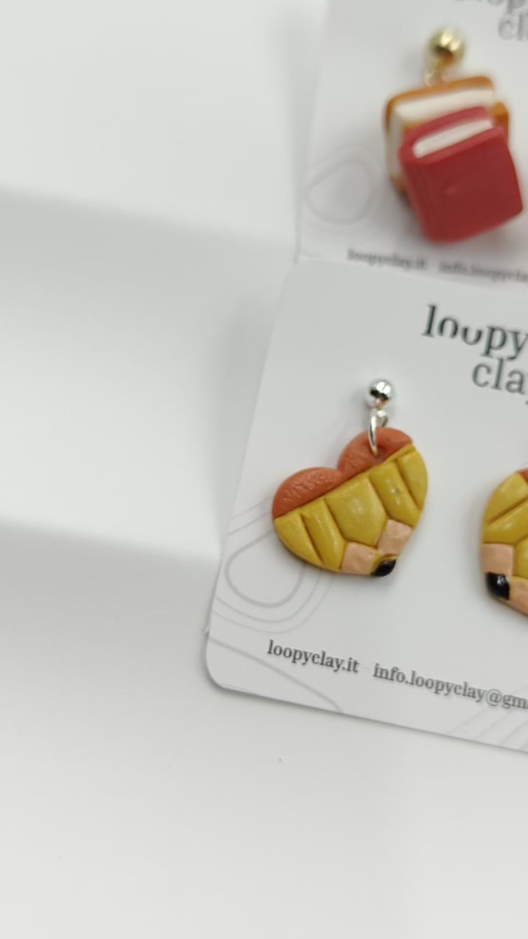 Orecchini divertenti libri scuola – Orecchini fiocco e aeroplano origami in acciaio inossidabile, idea regalo maestra donna trendy.