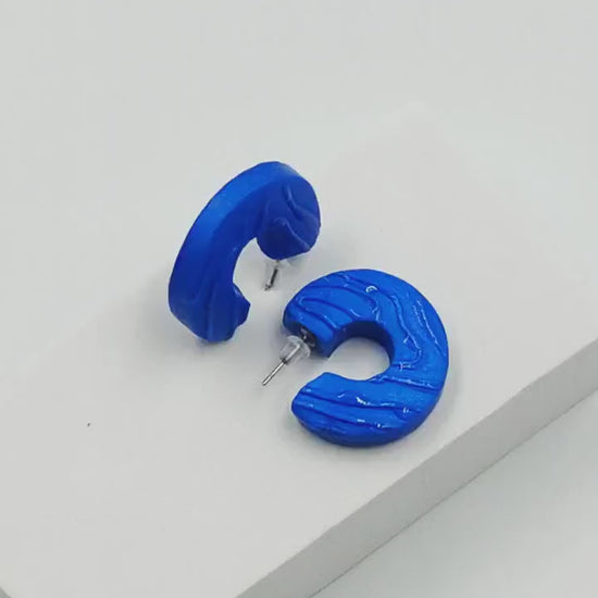 Orecchini a cerchio Stile Moderno - Vibranti Tocchi di Colore per il Tuo Look, leggeri dal design unico. Orecchini design dai colori pop