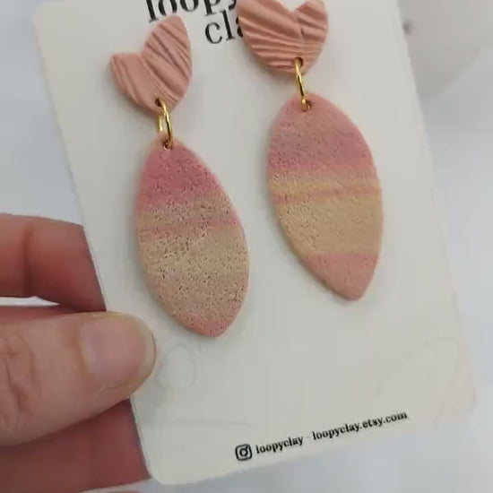 Orecchini romantici Pendenti Fatti a Mano: Un Tocco di Eleganza in Rosa Antico. Eleganza quotidiana. Sfumature del rosa, design a foglia