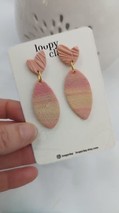 Orecchini romantici Pendenti Fatti a Mano: Un Tocco di Eleganza in Rosa Antico. Eleganza quotidiana. Sfumature del rosa, design a foglia