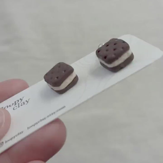 Orecchini Divertenti a Bottone con biscotto - dolci che fanno tornare bambini, riproduzioni fatte a mano. Per un tocco giocoso