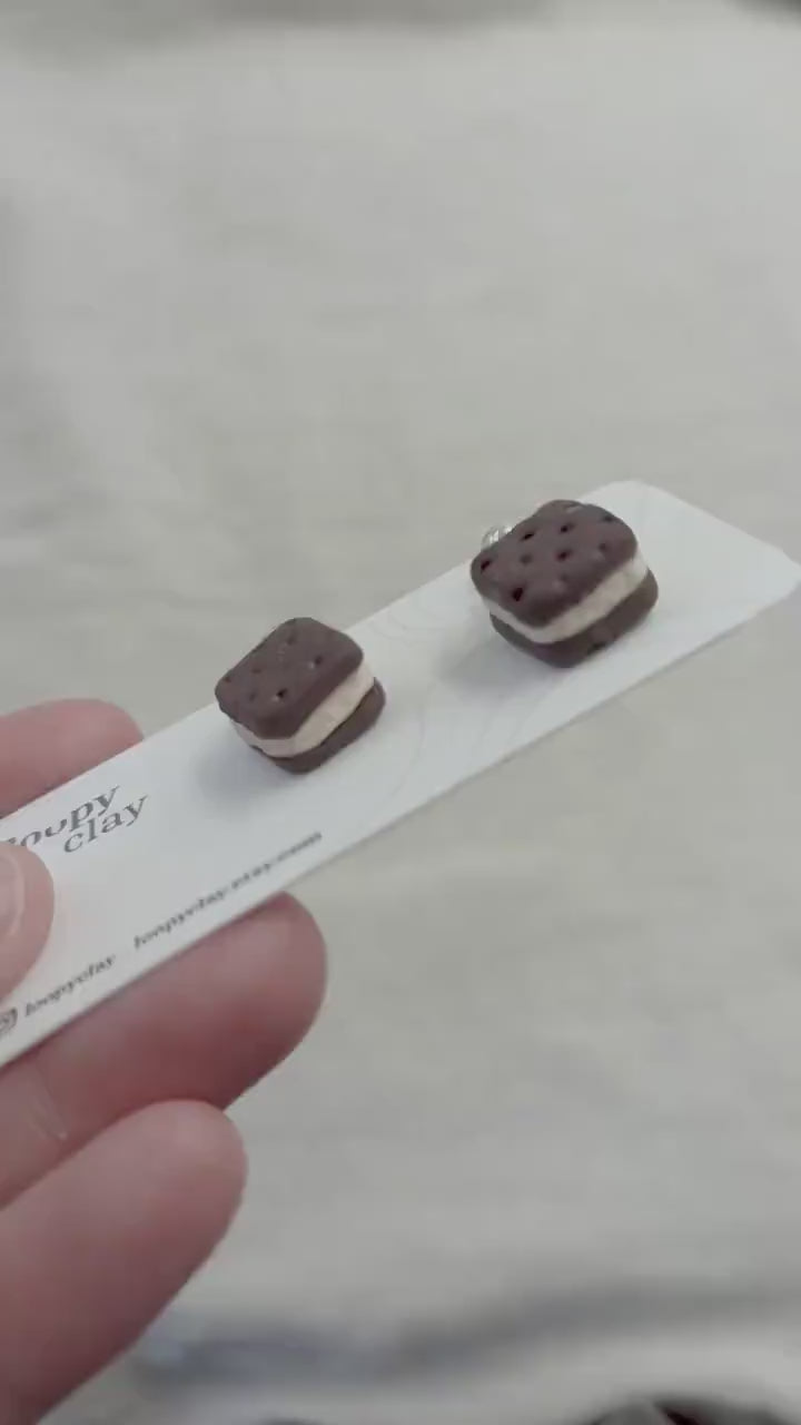 Orecchini Divertenti a Bottone con biscotto - dolci che fanno tornare bambini, riproduzioni fatte a mano. Per un tocco giocoso