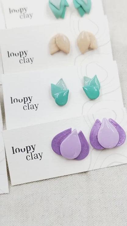 Eleganza Delicata con Orecchini coprilobo Floreali Minimalisti Fatti a Mano: Un Tocco di Natura e Rugiada per Te