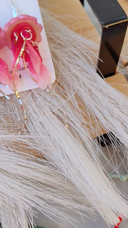 Orecchini donna artigianali pendenti Medusa fluttuante – leggeri, blu intenso, design unico e sofisticato.