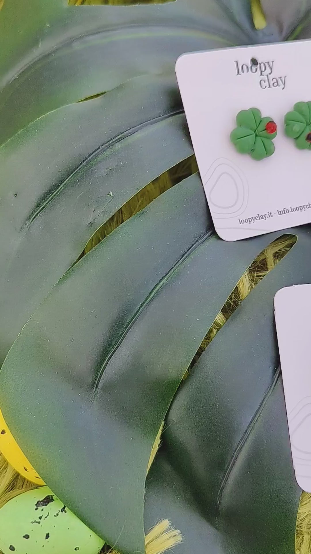 Orecchini fiore acciaio inossidabile – Mini api dipinte a mano, orecchini a bottone dipinti a mano delicati per look quotidiano.