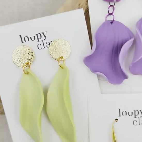 Orecchini eleganti fatti a mano - Design a petalo di fiore bicolore con bottone raffinato colore del viola - Idea Regalo per donna Raffinata