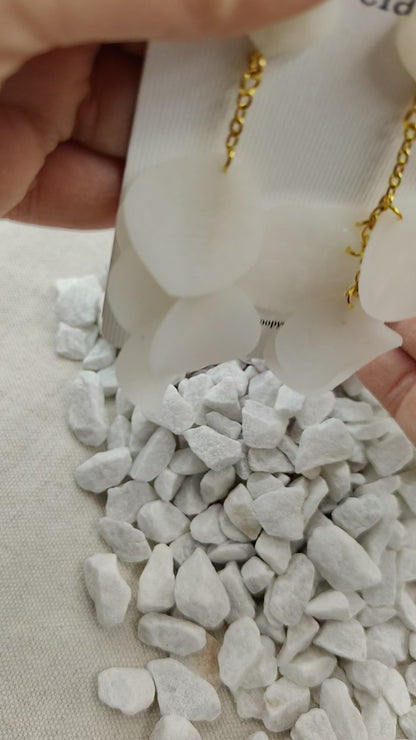 Orecchini Pendenti Seta Candente | Bianco Puro e Gocce di Cristallo