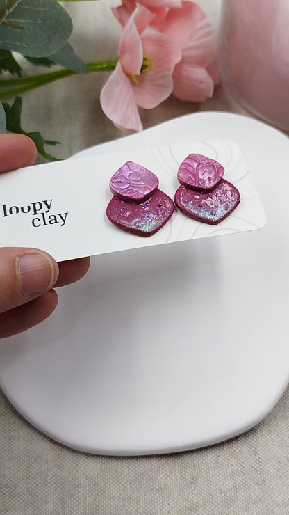 Drop-shaped button earrings with a pearlescent flower effect