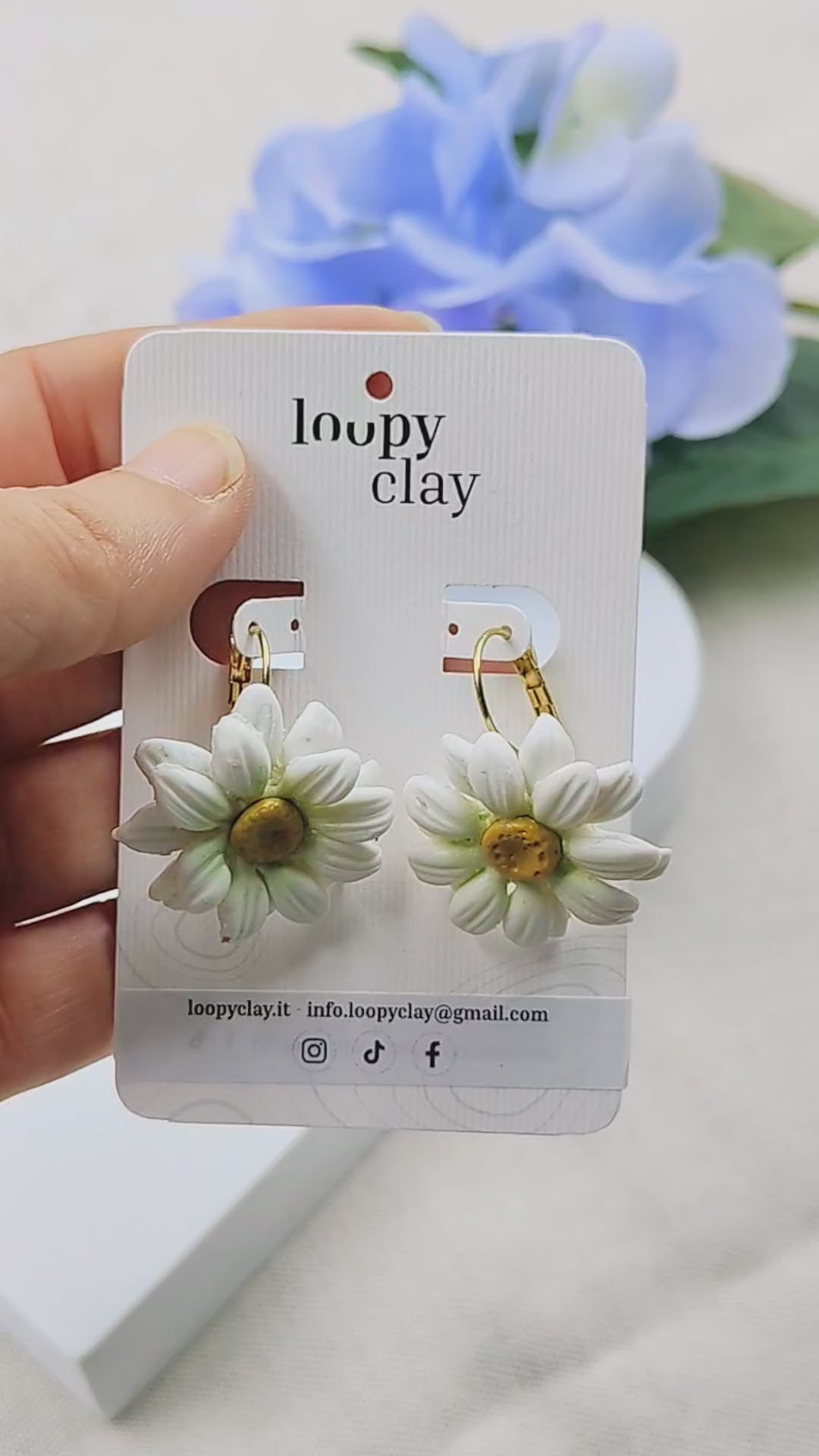 Orecchini Margherità pendenti, Orecchini Cabochon Vintage style, Orecchini floreali unici fatti a mano, gioielli con cabochon di margherite.