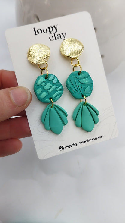 Orecchini pendenti turchesi e oro, effetto perlato